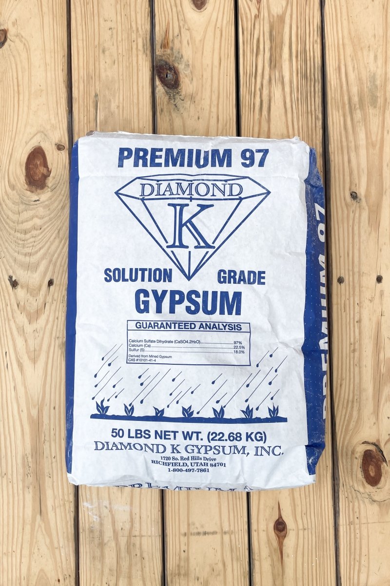 https://cdn.shopify.com/s/files/1/0559/1256/2893/files/diamond-k-premium-97-solution-grade-gypsum-50-lb-bag-3775877.jpg?v=1762284614