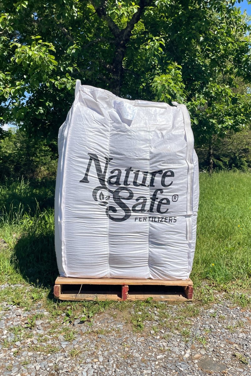 https://cdn.shopify.com/s/files/1/0559/1256/2893/files/nature-safe-fertilizer-8-5-5-1-ton-tote-8469182.jpg?v=1762284807